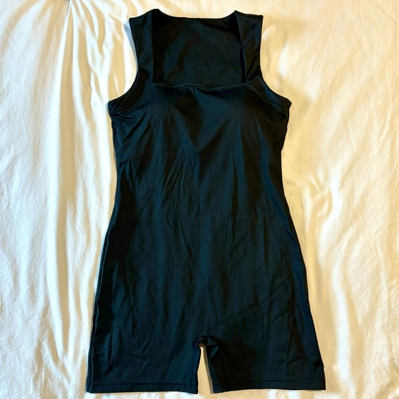 Black Athletic Square Neck Romper - Picture 4 of 6